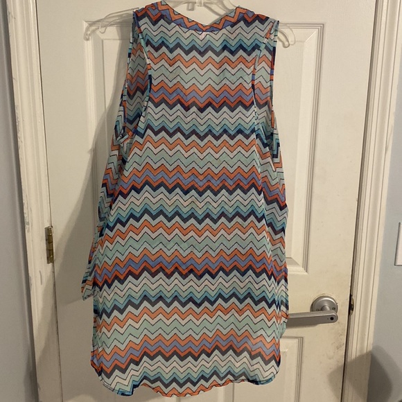 Chevron Top - Picture 2 of 2